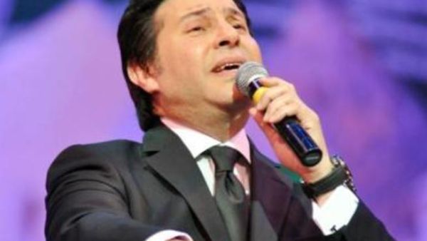 النجم هاني شاكر