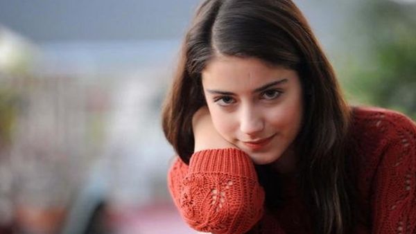 الفنانة التركية الشابة هازال كايا
