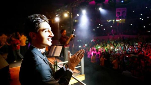 نجم برنامج «ارب ايدول/ محبوب العرب» الفلسطيني محمد عساف