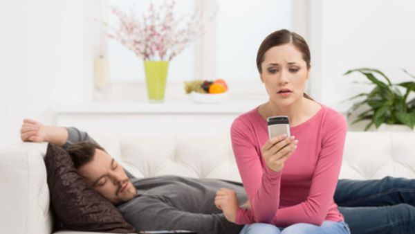 سلبيات الواتس آب على العلاقات الزوجية!