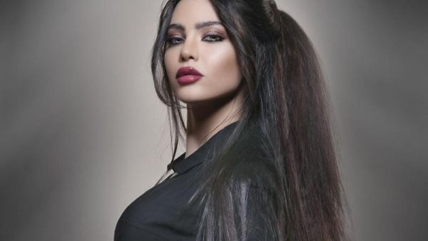الفنانة قمر