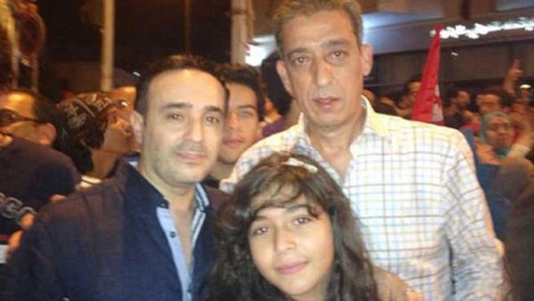 Saber appeared with his daughter during a demonstration held at the Baroud Square in Tunisia accompanied by his business manager producer Ali Al Mawla and a number of scholars.