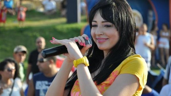 الفنانة ساندي