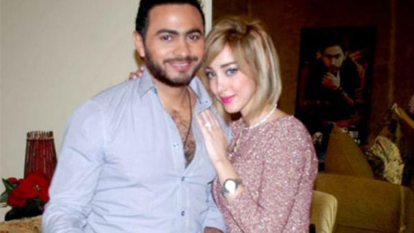 الفنان تامر حسني وزوجته بسمة بوسيل