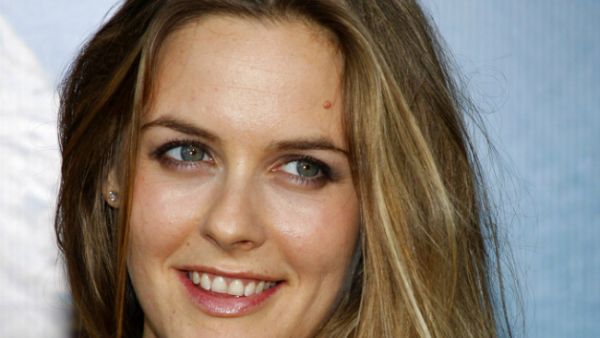 Alicia Silverstone, shepherd's queen. (Tinseltown / Shutterstock.com) Alicia Silverstone, shepherd's queen. (Tinseltown / Shutterstock.com)