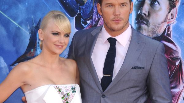 Anna Faris and Chris Pratt say bye. (DFree / Shutterstock.com)
