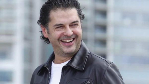 Ragheb Alama spots a plate of mansaf. (YouTube)