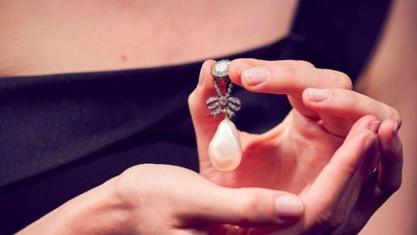 A stunning diamond pendant, supporting a natural pearl of exceptional size (26 mm x 18 mm) that belonged to Marie-Antoinette, Queen of France. (AFP/ File) 
