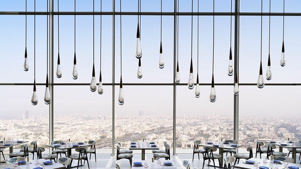 فورسيزونز افتتحت أول فنادقها في كل من الكويت وتونس في النصف الثاني من عام 2017. فورسيزونز افتتحت أول فنادقها في كل من الكويت وتونس في النصف الثاني من عام 2017.