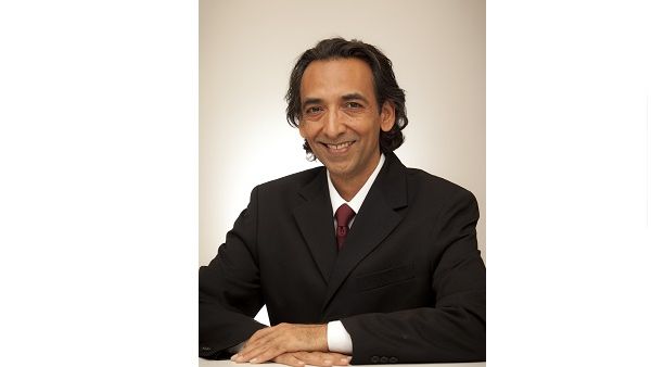 الدكتور محمد رضا بيربهاي الأستاذ بجامعة جورجتاون في قطر