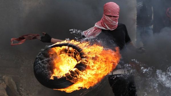 اعتقل الجيش الإسرائيلي الشابين محمد عدنان أبو عياش وجمال الصرعاوي