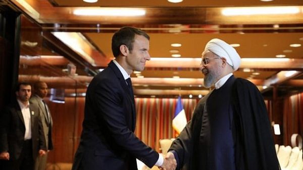 France's President Emmanuel Macron (L) greets Iranian President Hassan Rouhani. (AFP/ File Photo)