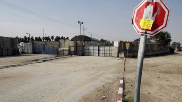 The closed gates of the Kerem Shalom crossing. (AFP/Said Khatib)