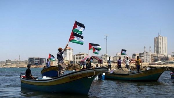 زوارق إسرائيلية تعتقل صيادين اثنين قرابة سواحل غزة