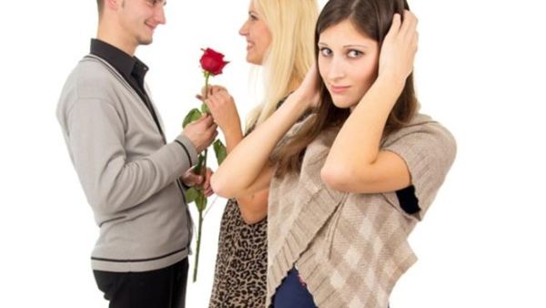 ماذا سيكون شعورك لو ان زوجك هو الذي يخونك مع إمرأة أخرى؟