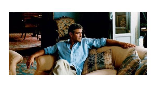 Clooney inside his Lake Como living room. (Image: Themostexpensivehomes.com)