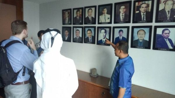 يجتمع طلاب جورج تاون مع عضو جمعية رواد الأعمال الشباب الإندونيسيين