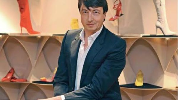 لقد أبدعجيانفيتو روسي على مدار أكثر من عشر سنوات في تصميمات الأحذية