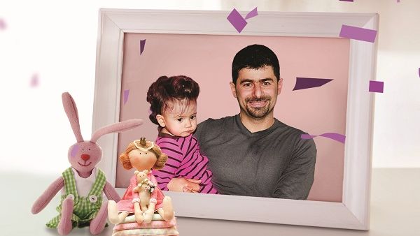 زف البنك نبأ فوز الطفلة ماريا عبر زيارة احتفالية مفاجئة لمنزل والديها 