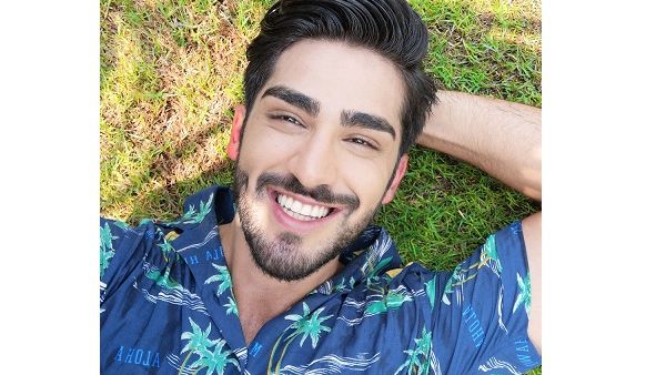 The 24MP front AI-camera of the HUAWEI nova 3 is able to distinguish a human face from the background. 