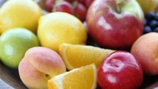 التركيز على الفواكه والخضار الطازجة يحمي ويغذي الدماغ