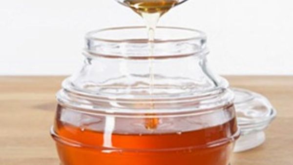 العسل افضل مرطب للشفاه