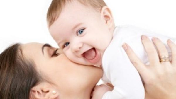قبل البدء بالرضاعة، تأكدي من وجود وجبة خفيفة أو علاجك قريبا منك، 