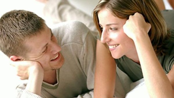 الرجل بحاجة الى عبارات وكلمات تعزز ثقته بنفسه وبحبك