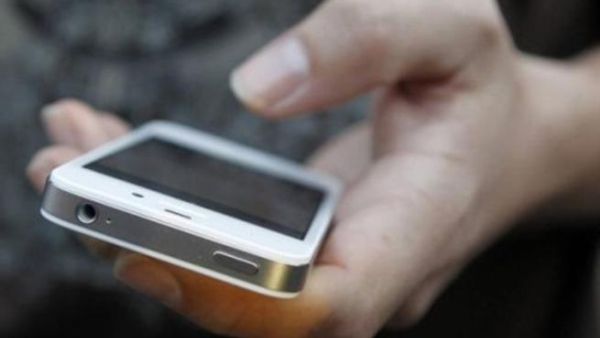 هل قمت بتنظيف هاتفك النقال مؤخرا؟