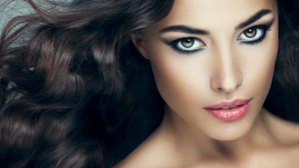 ما هي الاخطاء الشائعة التي تقوم بها النساء في فصل الشتاء وتضر بشرتهن؟