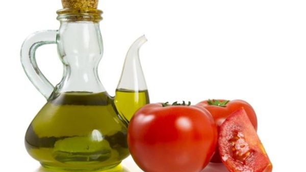 زيت الزيتون والطماطم من اقوى التحالفات الصحية 
