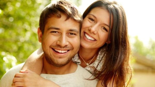 الرجال والنساء يشعرون بالقناعة في سن 37 عاما