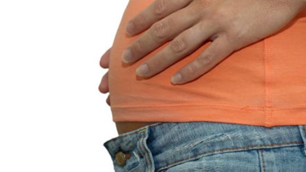 مساعدة على التخلص من الغازات جربوا تدليك البطن للاسفل.