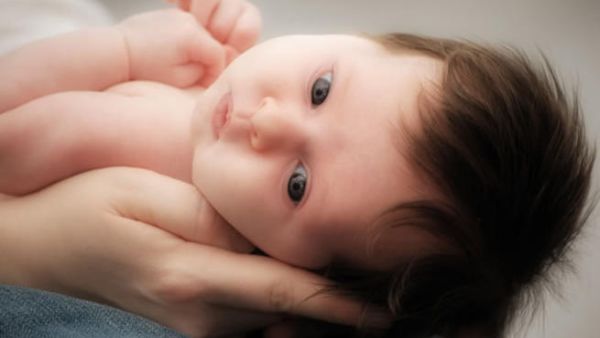إن الإنجاب يجعل الآباء والأمهات الجدد مشغولين جداً ليتشاجروا حول مسائل أخرى.