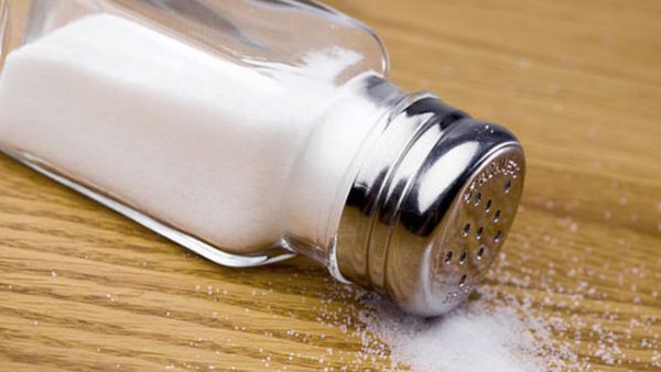 خطر الملح يكمن في مادة الصوديوم الموجودة فيه 