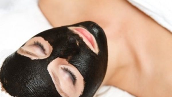 يعتبر الفحم مادة أساسية لتطهير السموم والمواد الكيميائية من الجسم