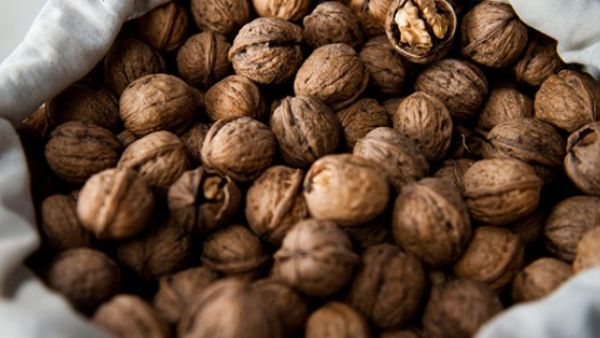تناول الجوز المنتظم هو مفتاح لجمع فوائد المكسرات