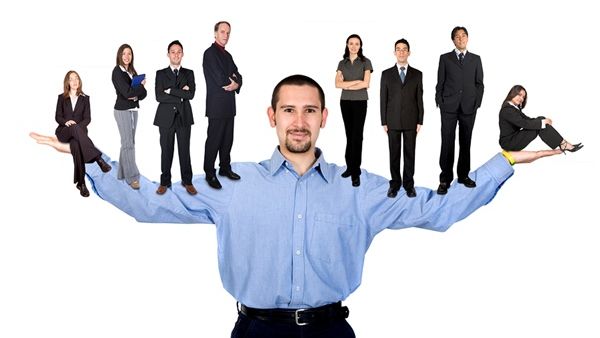 استخدمت هذه الدراسة بيانات 21.859 موظف بدوام كامل