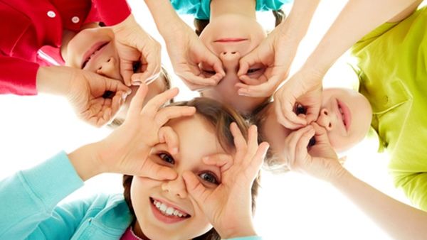 راقب أطفالك جيدا في العيد وتأكد من أنهم لا بفرطون في الطعام أو اللهو غير الآمان