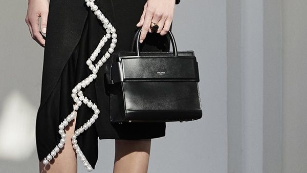 الحملة الإعلانية لربيع /صيف عام 2017 لحقائب جيفنشي