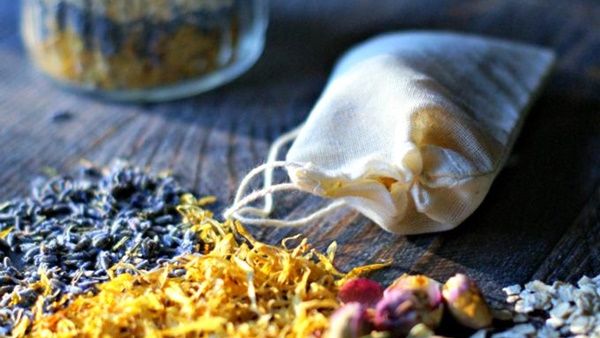 فكرة جديدة لصنع جرار من الاعشاب الجافة