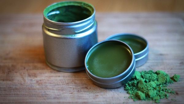 مرطب الشفاه بالماتشا