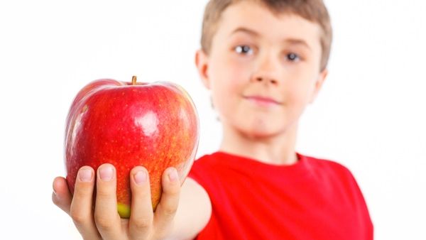 التفاح أفضل فاكهة للاطفال