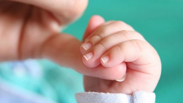 العلاقة القوية بين الأم والطفل قد يتخللها عوائق نفسية