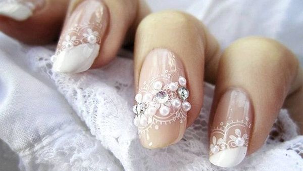 اظافر من الدانتيل