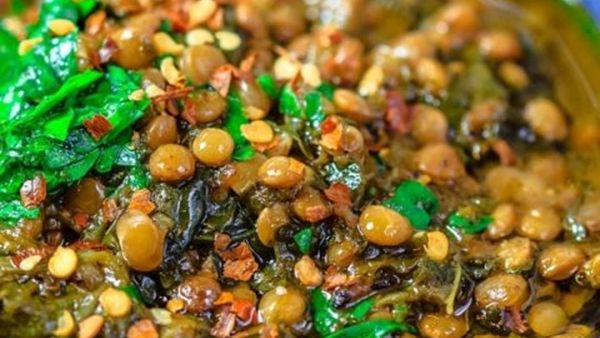 شوربة العدس مع السبانخ