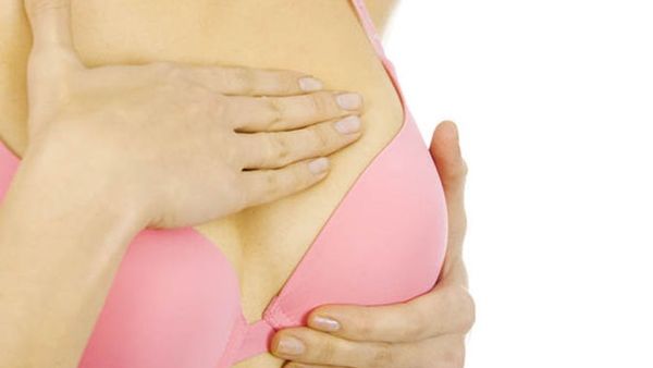  5 أعراض تحذرك من الاصابة بسرطان الثدي