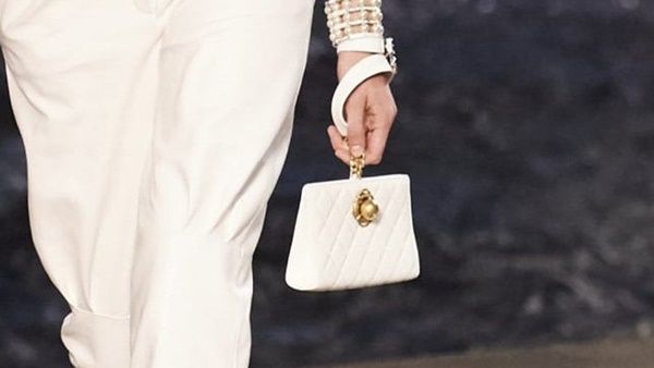 حقيبة المعصم الجديدة من شانيل