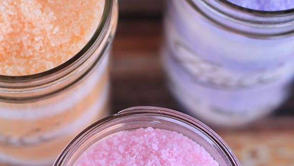  أملاح الاستحمام الملونة