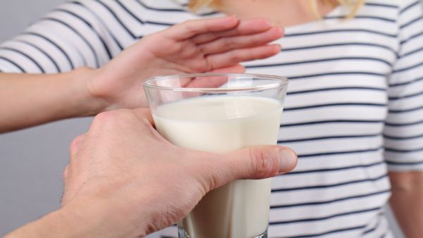5  أعراض شائعة لحساسية اللاكتوز   